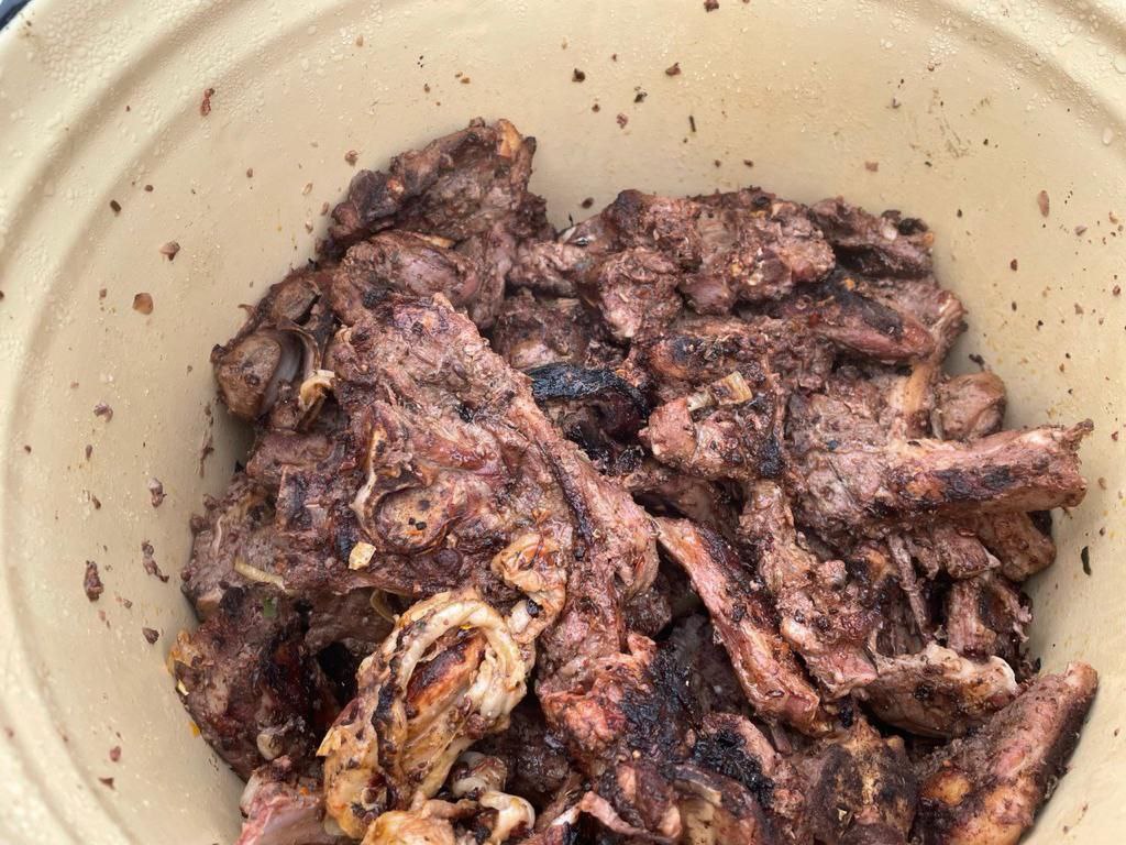 Мясо нужно замариновать в стеклянной или эмалированной посуде.