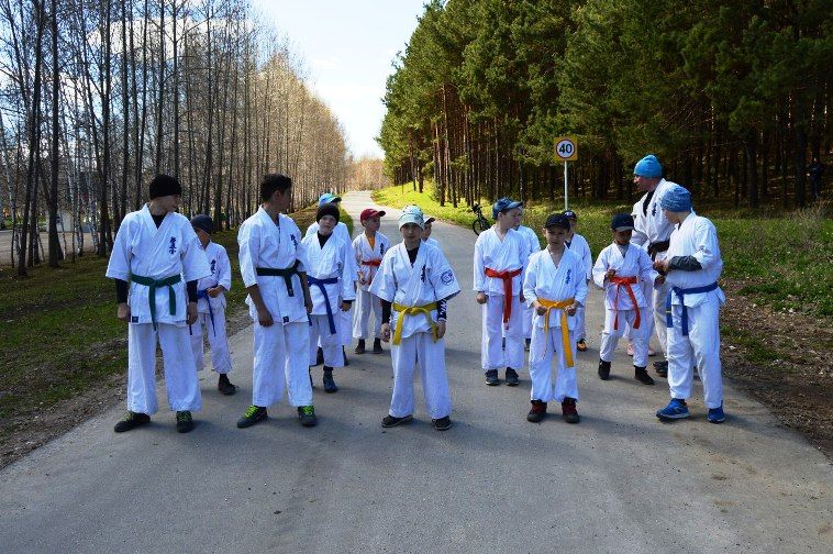 Балтач каратэчылары су коена, шашлык ашый... (+фоторепортаж)