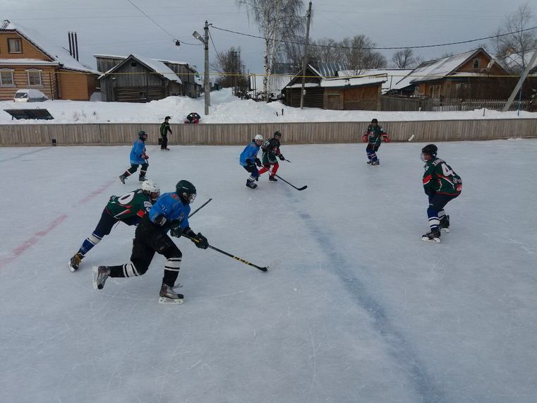 На льду Тюнтерской СОШ прошли  соревнования по хоккею