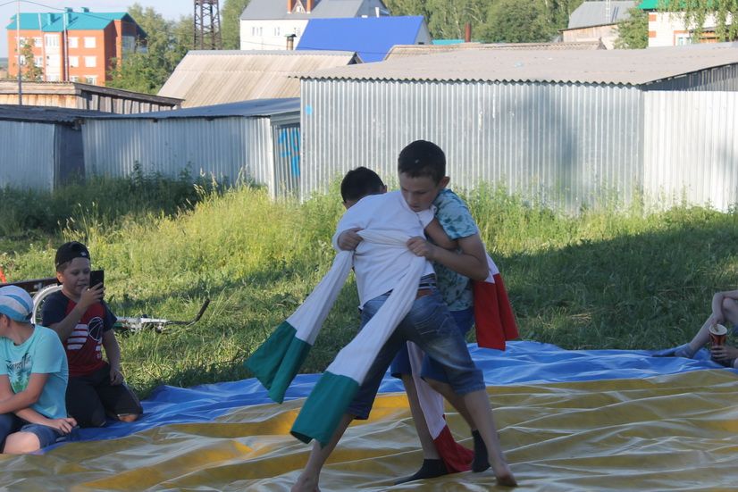 Төзүчеләр микрорайонында узган балалар Сабан туеннан фоторепортаж