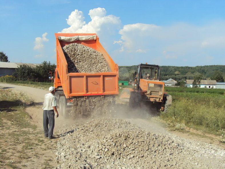 ​Нөнәгәр авылында 1,5 миллион сумга юллар төзекләндерелгән (+фото)