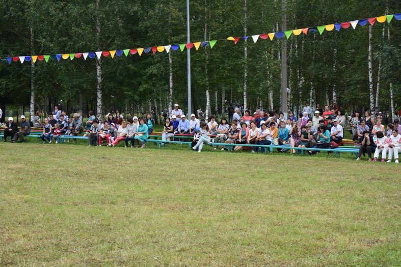 Республика көнен ел саен үзгә бер күтәренкелек белән каршы алабыз (фоторепортаж)