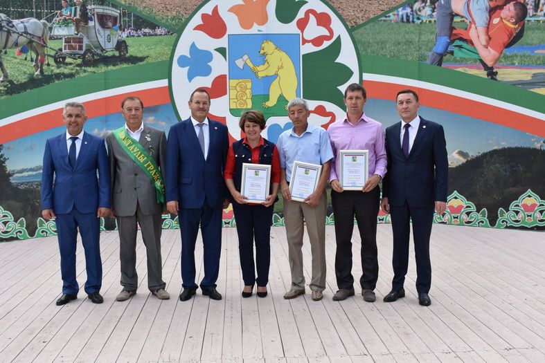 Республика көнен ел саен үзгә бер күтәренкелек белән каршы алабыз (фоторепортаж)