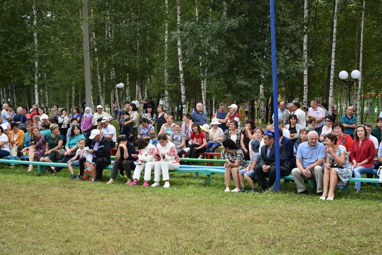 Республика көнен ел саен үзгә бер күтәренкелек белән каршы алабыз (фоторепортаж)