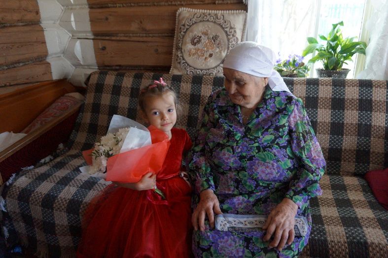 Арбаш авылында яшәүче Шәрифәбану Сираҗетдин кызы Низамиевага 90 яшь тулды