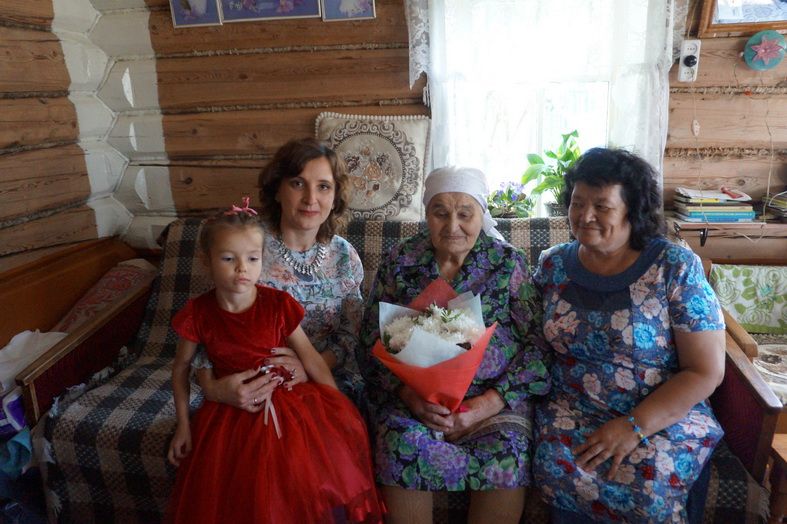 Арбаш авылында яшәүче Шәрифәбану Сираҗетдин кызы Низамиевага 90 яшь тулды