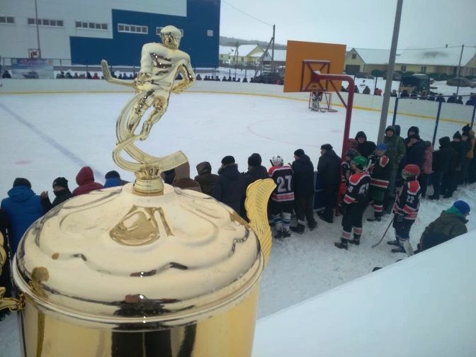 Карадуган хоккей командасы «Хезмәт» газетасы турниры җиңүчесе