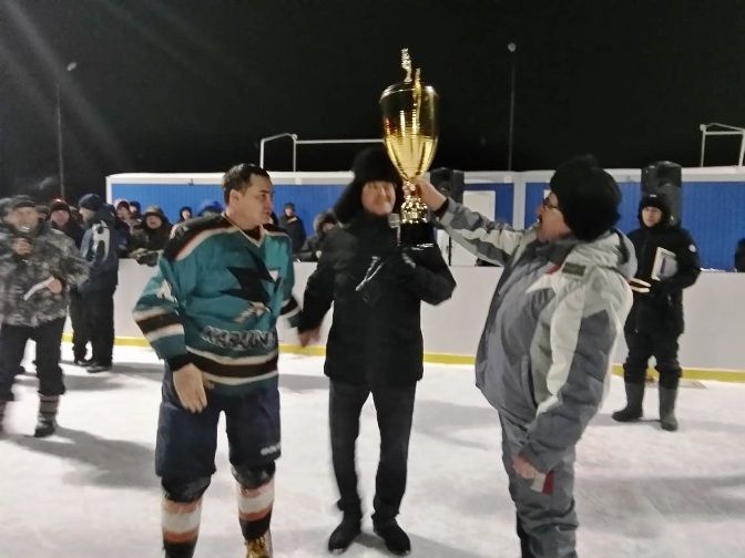 Карадуган хоккей командасы «Хезмәт» газетасы турниры җиңүчесе