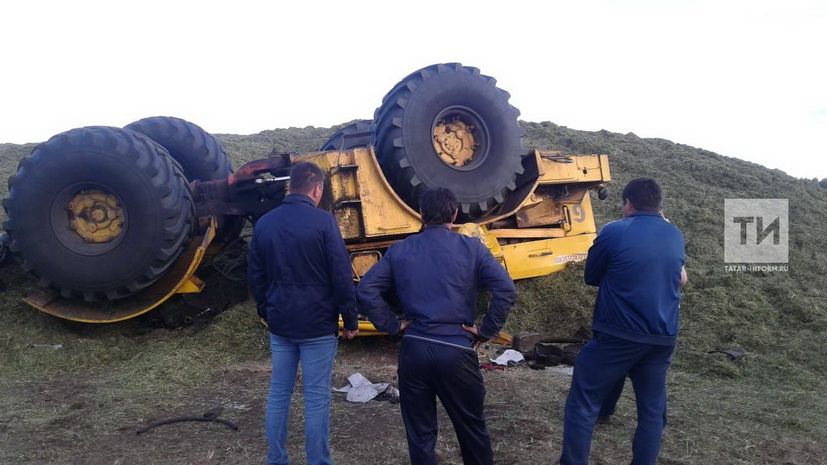 Алексеевск районында әйләнеп капланган тракторның йөртүчесе һәлак булган