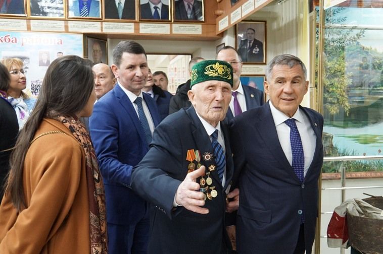 Татарстан Президентына экскурсияне легендар шәхес үзе үткәрде (+бик күп фото)