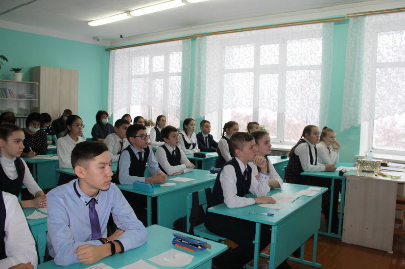 Балтач урта мәктәбендә татар теле укытучылары тәҗрибә уртаклашты (+видео)