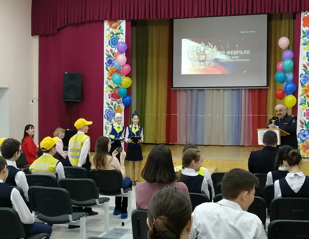 В Балтасинской гимназии в преддверии Дня защитника Отечества состоялась встреча с ветераном Госавтоинспекции (+фото)