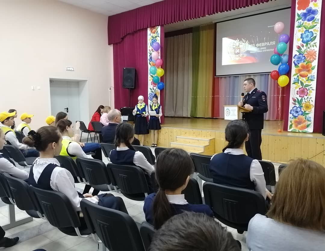В Балтасинской гимназии в преддверии Дня защитника Отечества состоялась встреча с ветераном Госавтоинспекции (+фото)