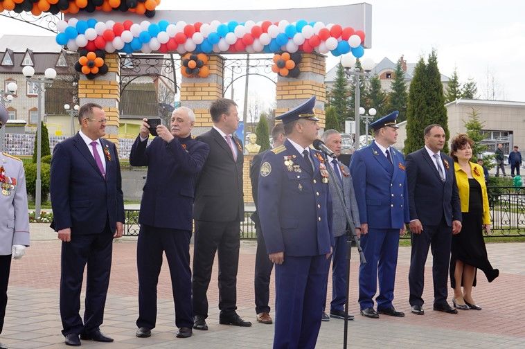 Балтачта узган парадтан бик күп фотолар