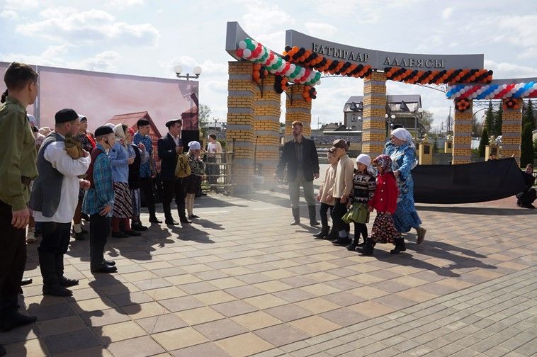 Балтачта узган парадтан бик күп фотолар