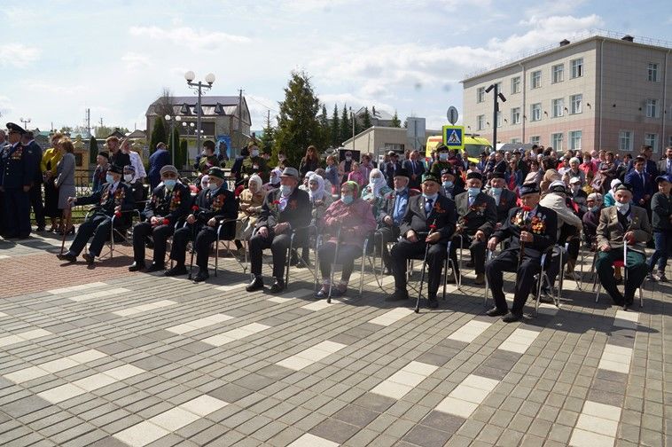 Балтачта узган парадтан бик күп фотолар