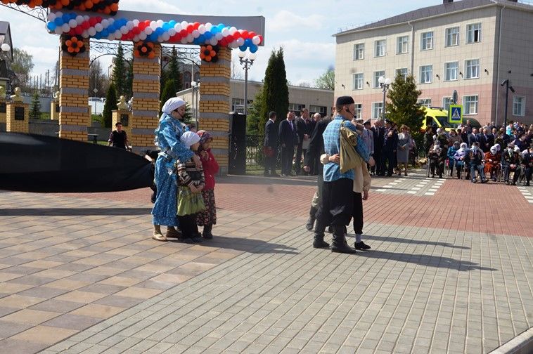 Балтачта узган парадтан бик күп фотолар