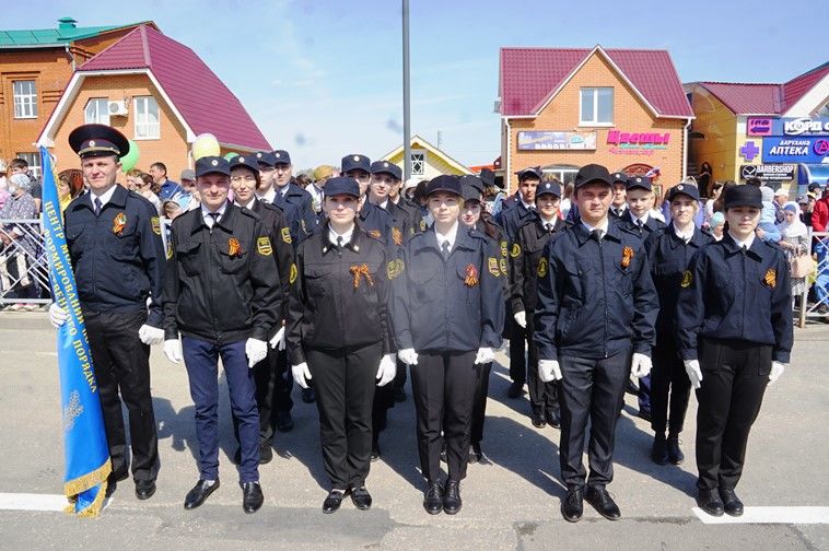 Балтачта узган парадтан бик күп фотолар