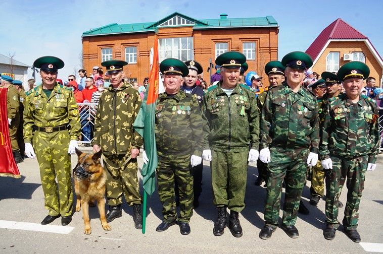 Балтачта узган парадтан бик күп фотолар