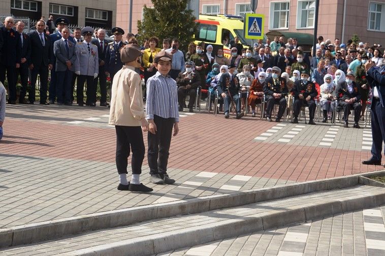 Балтачта узган парадтан бик күп фотолар