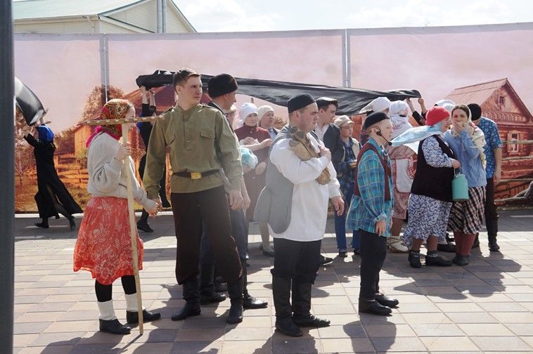 Балтачта узган парадтан бик күп фотолар