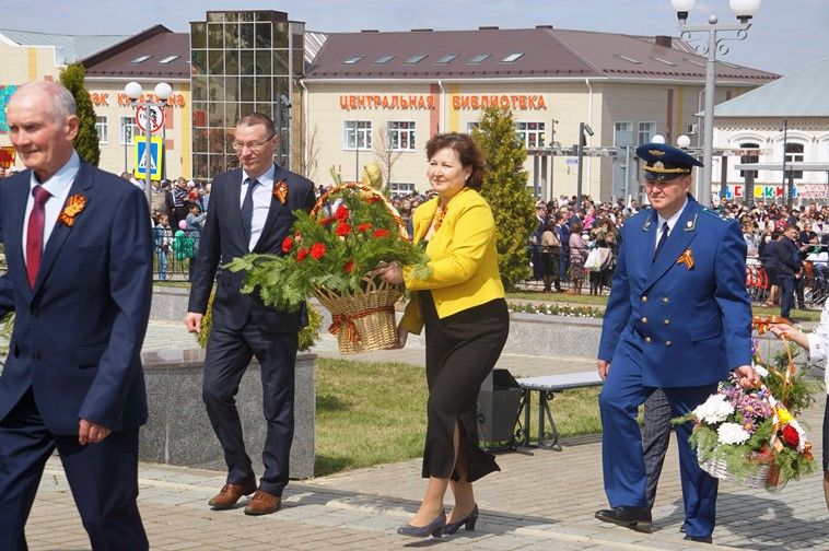 Балтачта узган парадтан бик күп фотолар