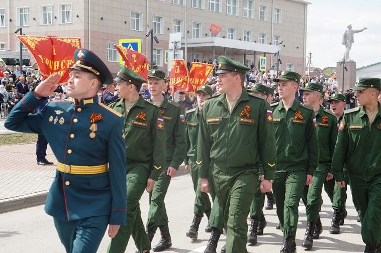 Балтачта узган парадтан бик күп фотолар