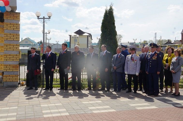 Балтачта узган парадтан бик күп фотолар