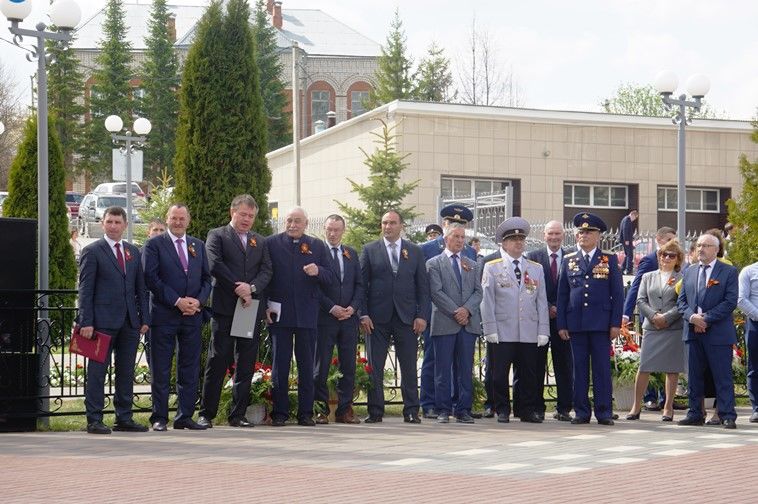 Балтачта узган парадтан бик күп фотолар