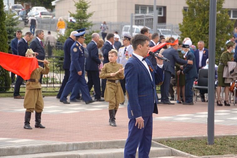 Балтачта узган парадтан бик күп фотолар