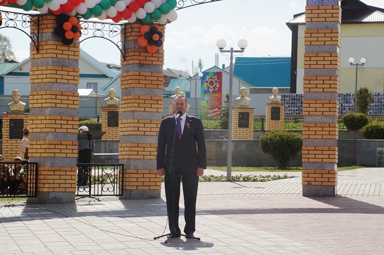 Балтачта узган парадтан бик күп фотолар