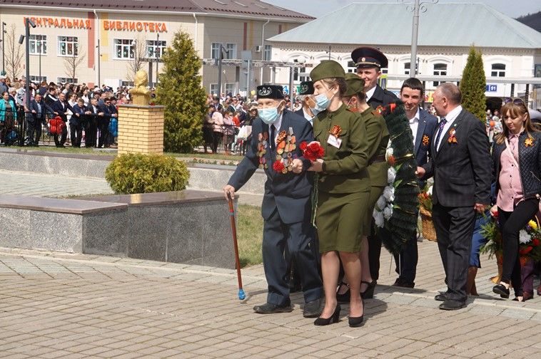 Балтачта узган парадтан бик күп фотолар