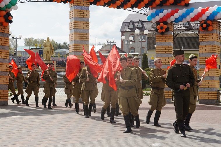 Балтачта узган парадтан бик күп фотолар