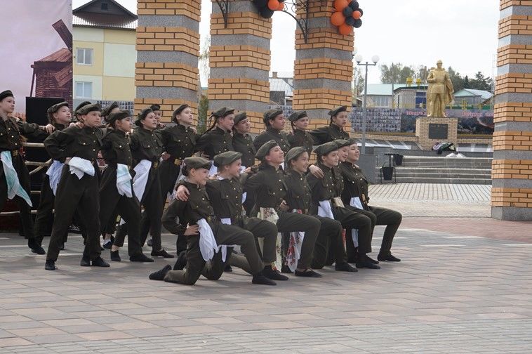 Балтачта узган парадтан бик күп фотолар