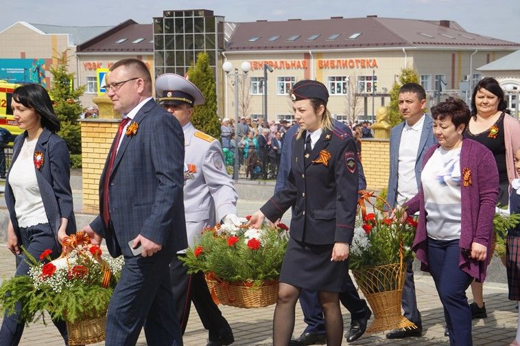 Балтачта узган парадтан бик күп фотолар