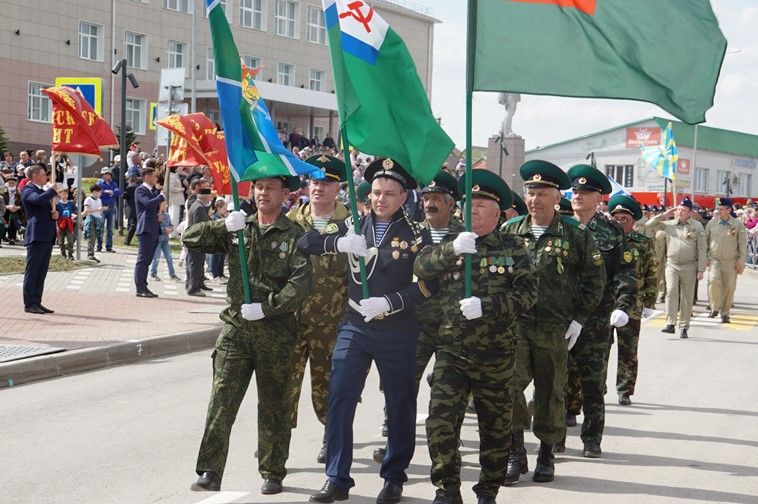 Балтачта узган парадтан бик күп фотолар