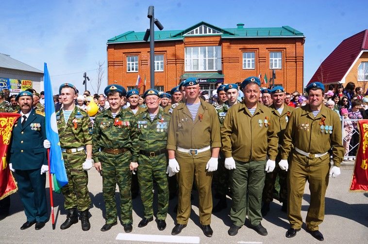 Балтачта узган парадтан бик күп фотолар