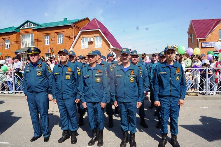 Балтачта узган парадтан бик күп фотолар