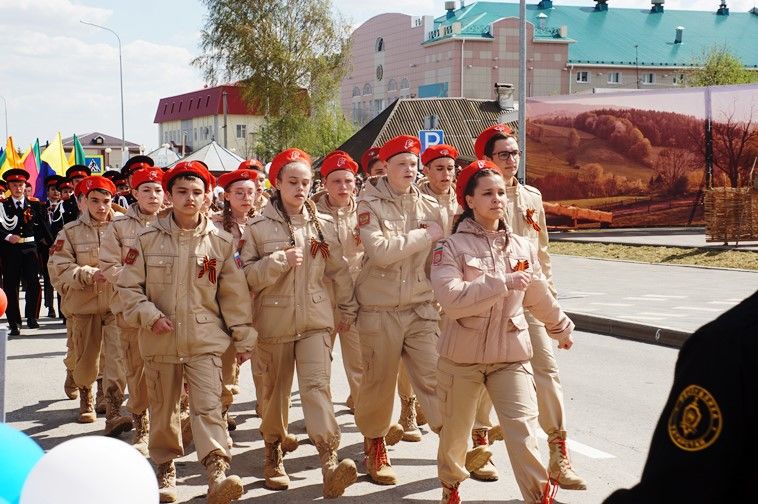 Балтачта узган парадтан бик күп фотолар