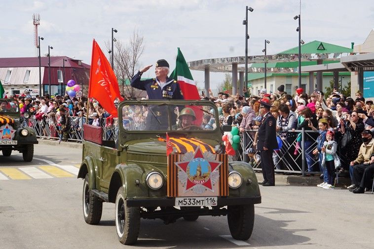 Балтачта узган парадтан бик күп фотолар