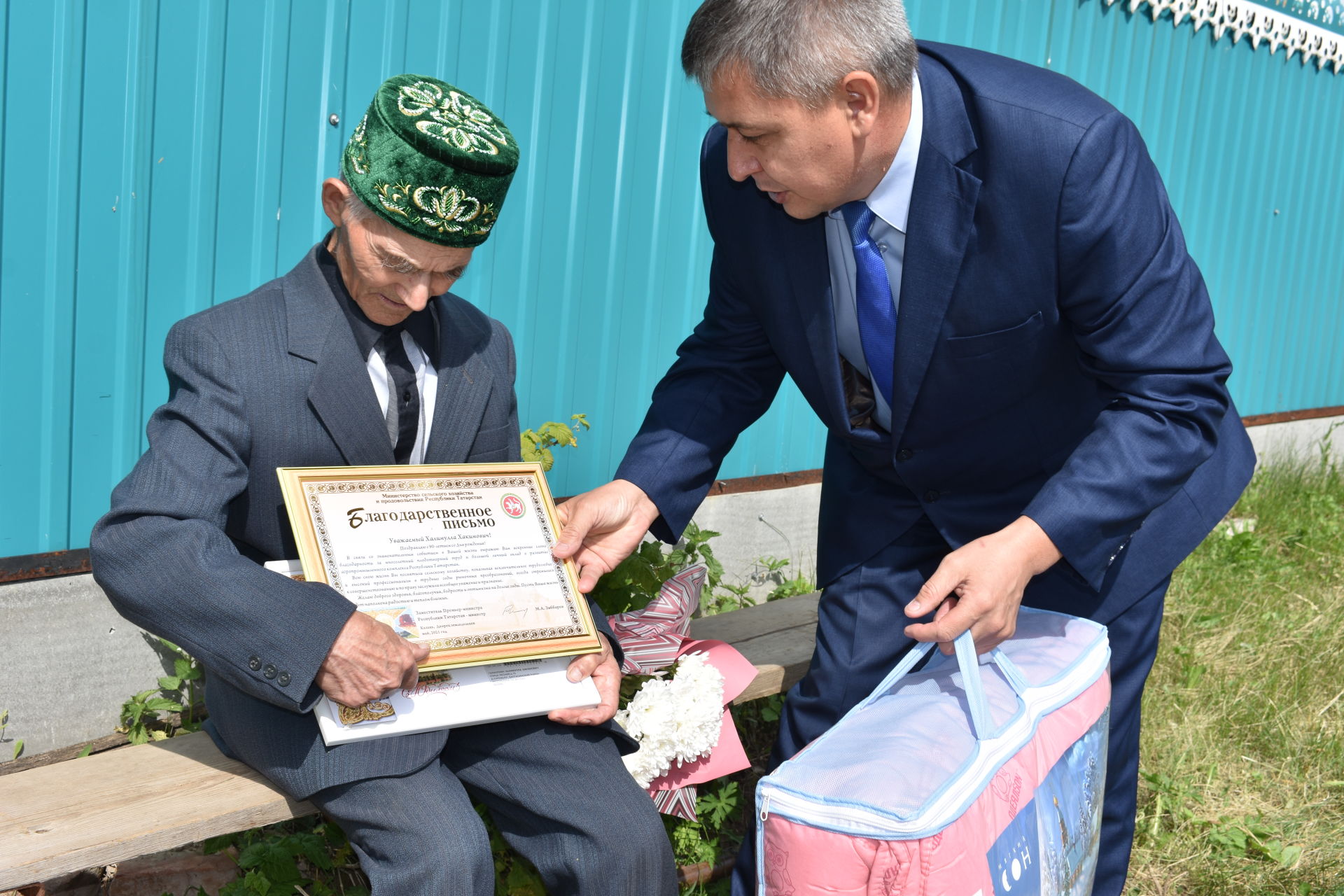 Лаеклы ялга да аны тракторы белән бергә озаталар