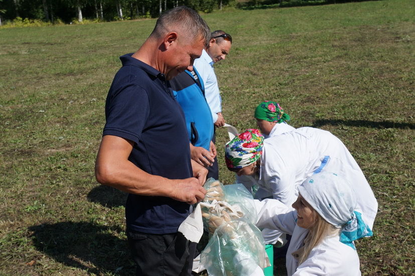 Борнак җирлегендә узган район ветеринария хезмәткәрләре көненә багышланган чарадан фоторепортаж