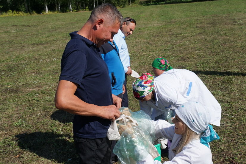 Борнак җирлегендә узган район ветеринария хезмәткәрләре көненә багышланган чарадан фоторепортаж