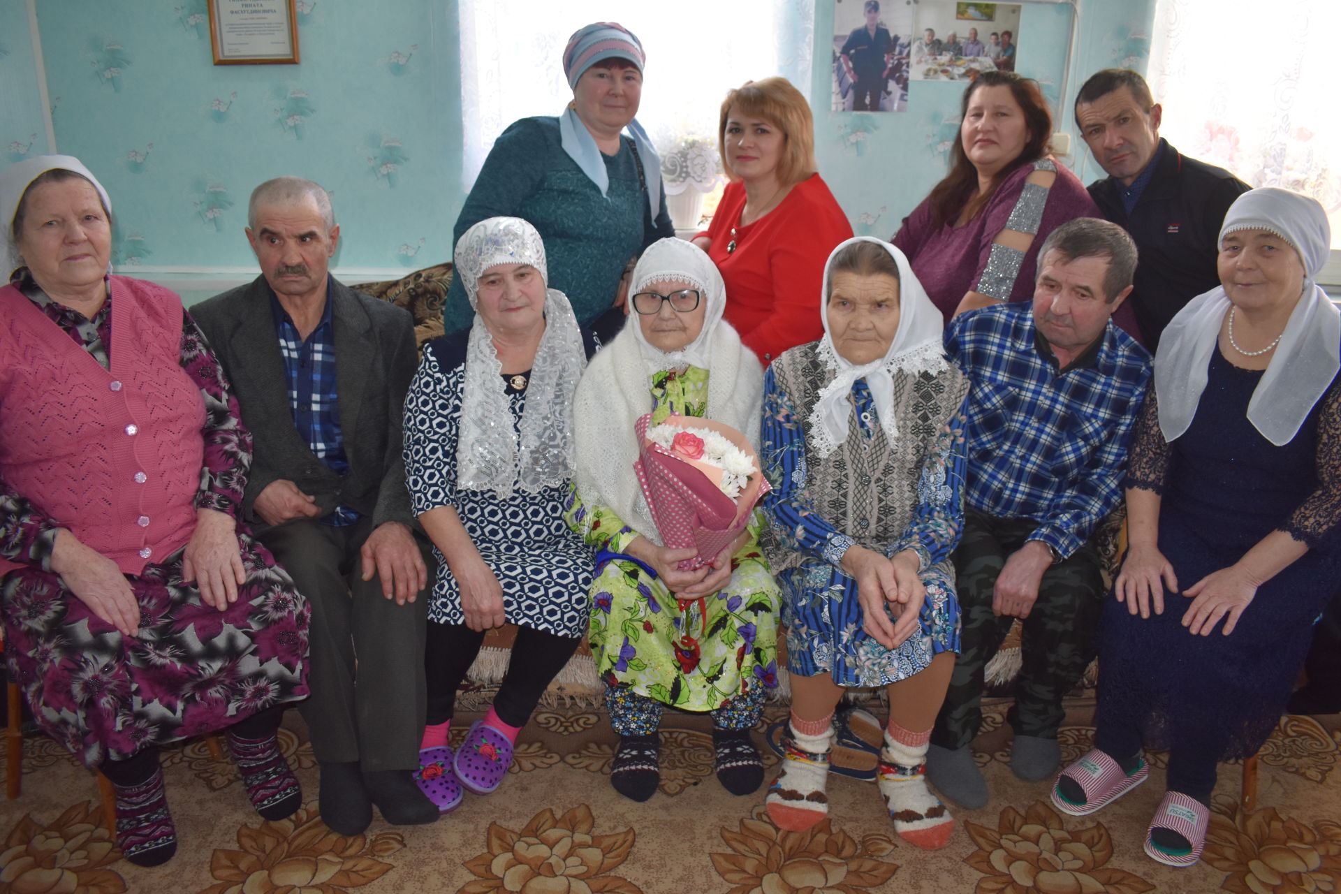 Борнак авылында яшәүче 90 яшьлек Сания Гыйләҗетдинованың дус кызлары күп
