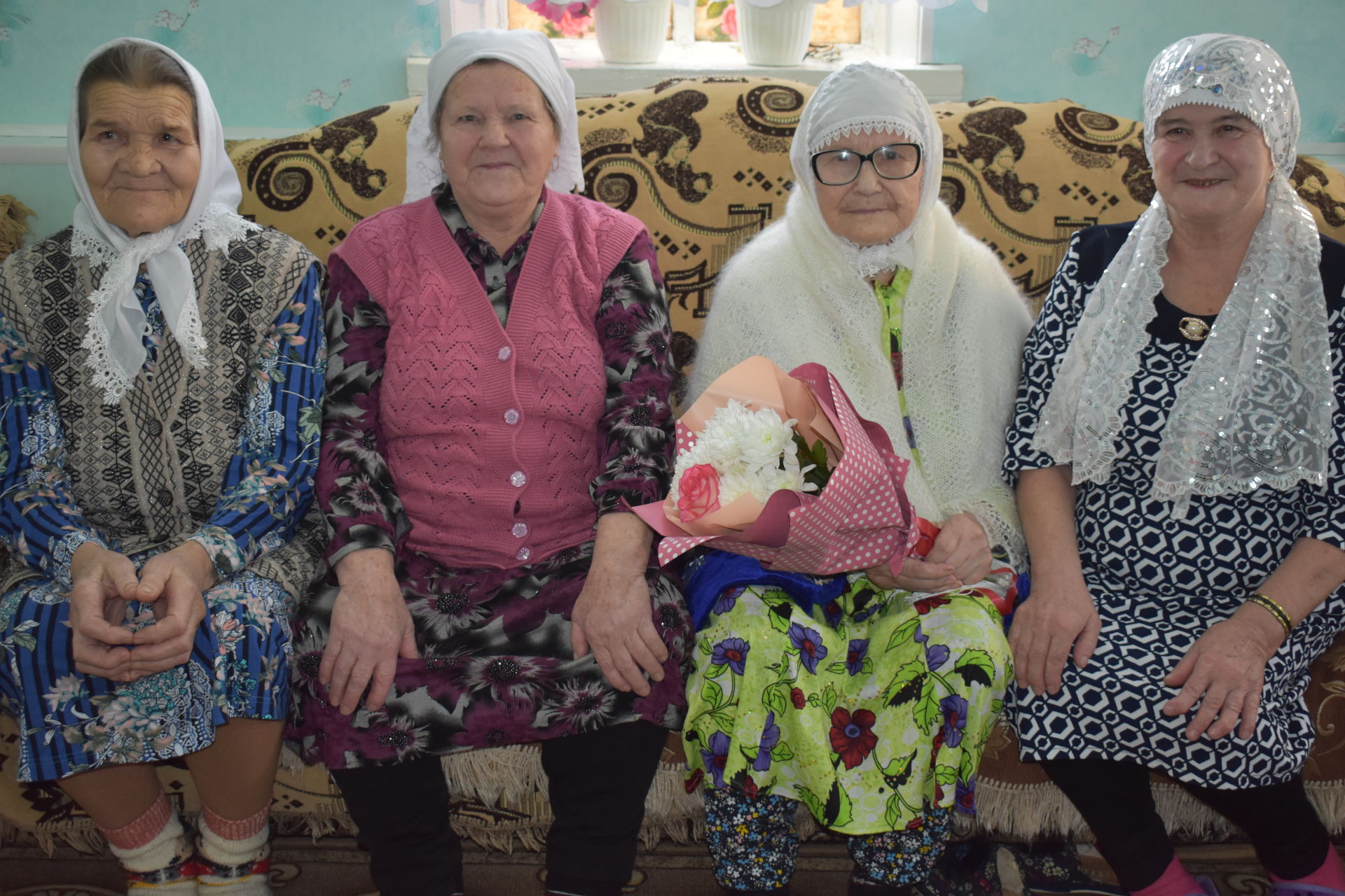 Борнак авылында яшәүче 90 яшьлек Сания Гыйләҗетдинованың дус кызлары күп