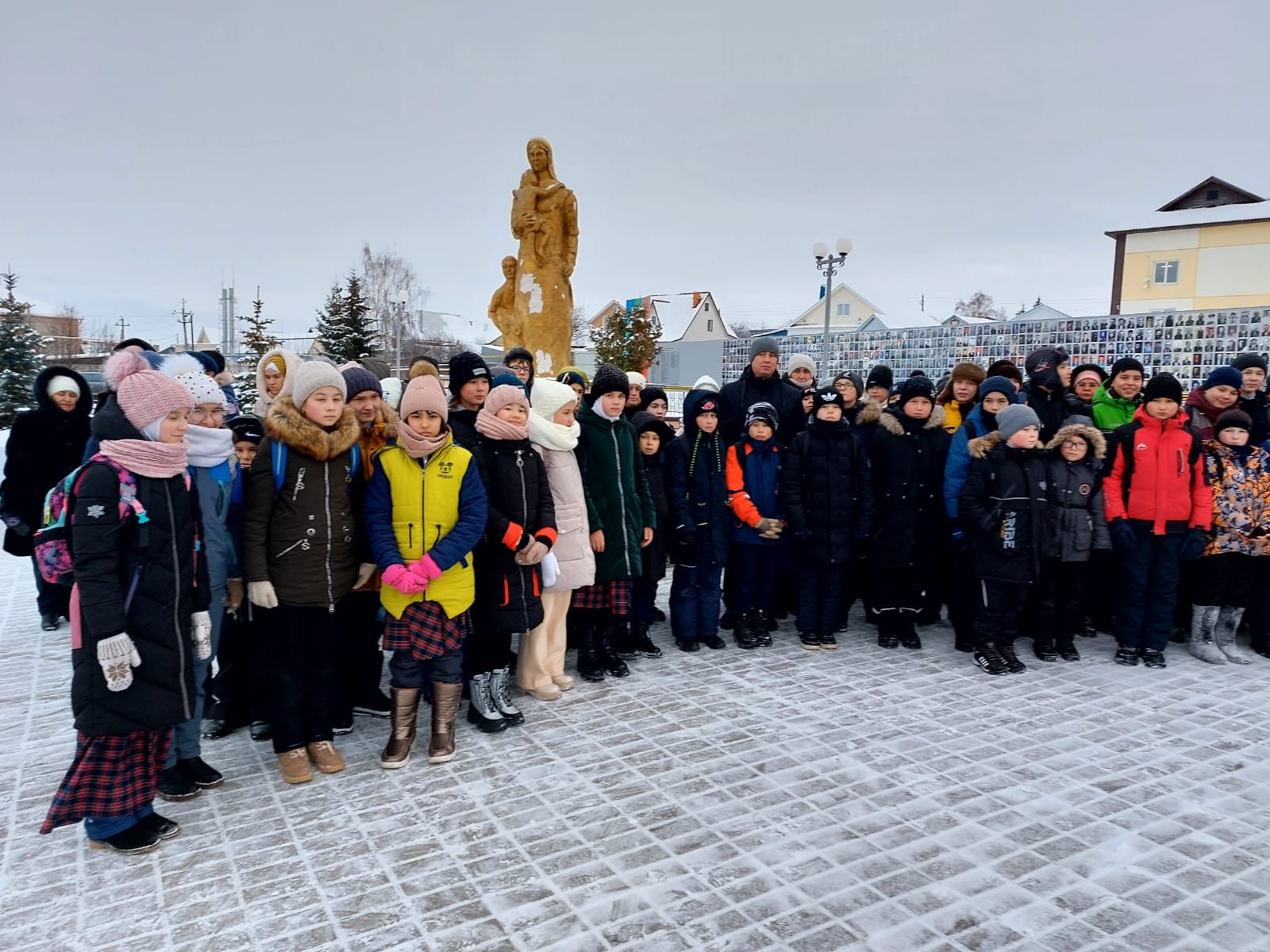 Балтачта “Батырлар аллеясы”нда  геройларны искә алдылар (+фото, видео)