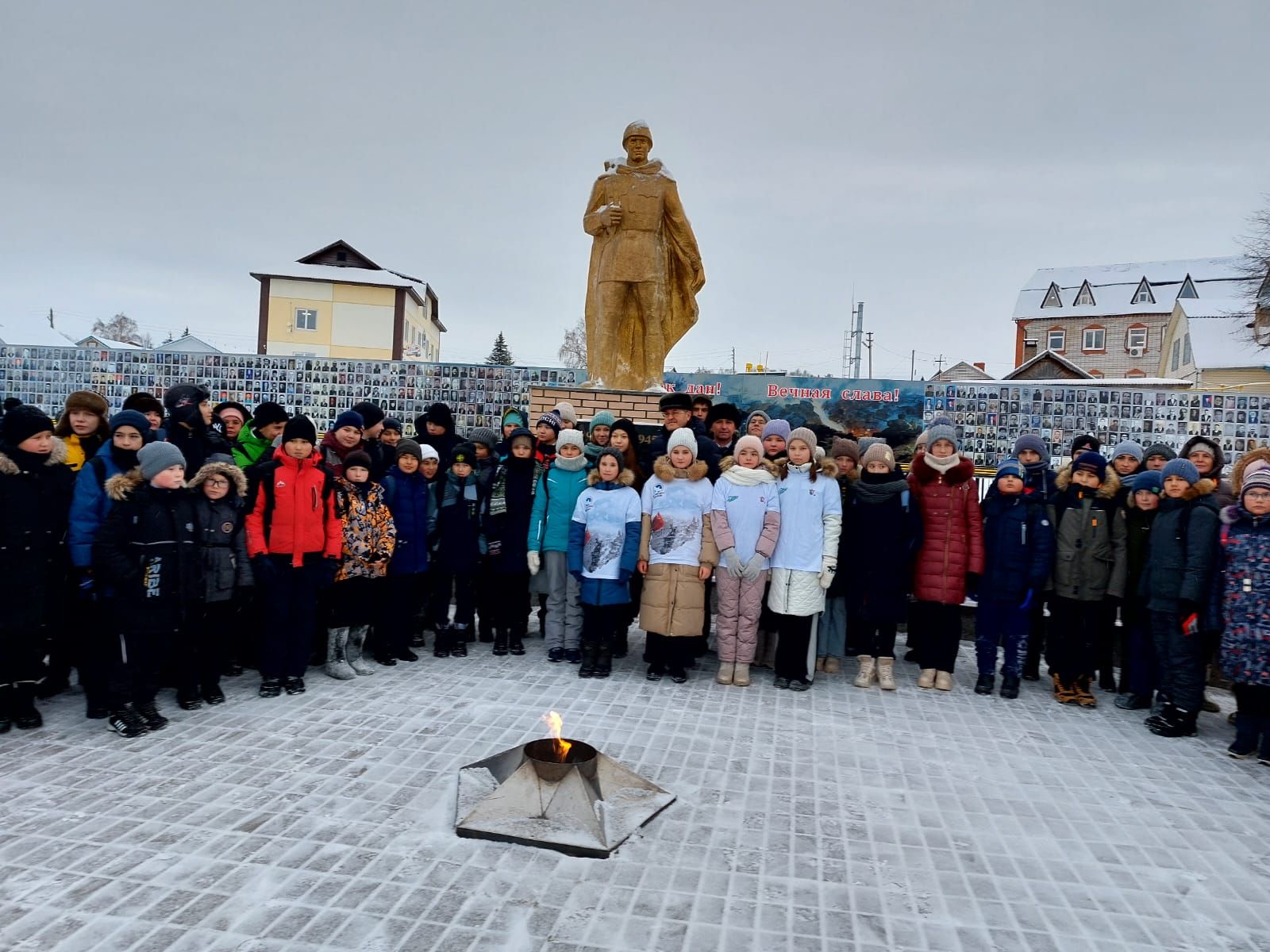 Балтачта “Батырлар аллеясы”нда  геройларны искә алдылар (+фото, видео)