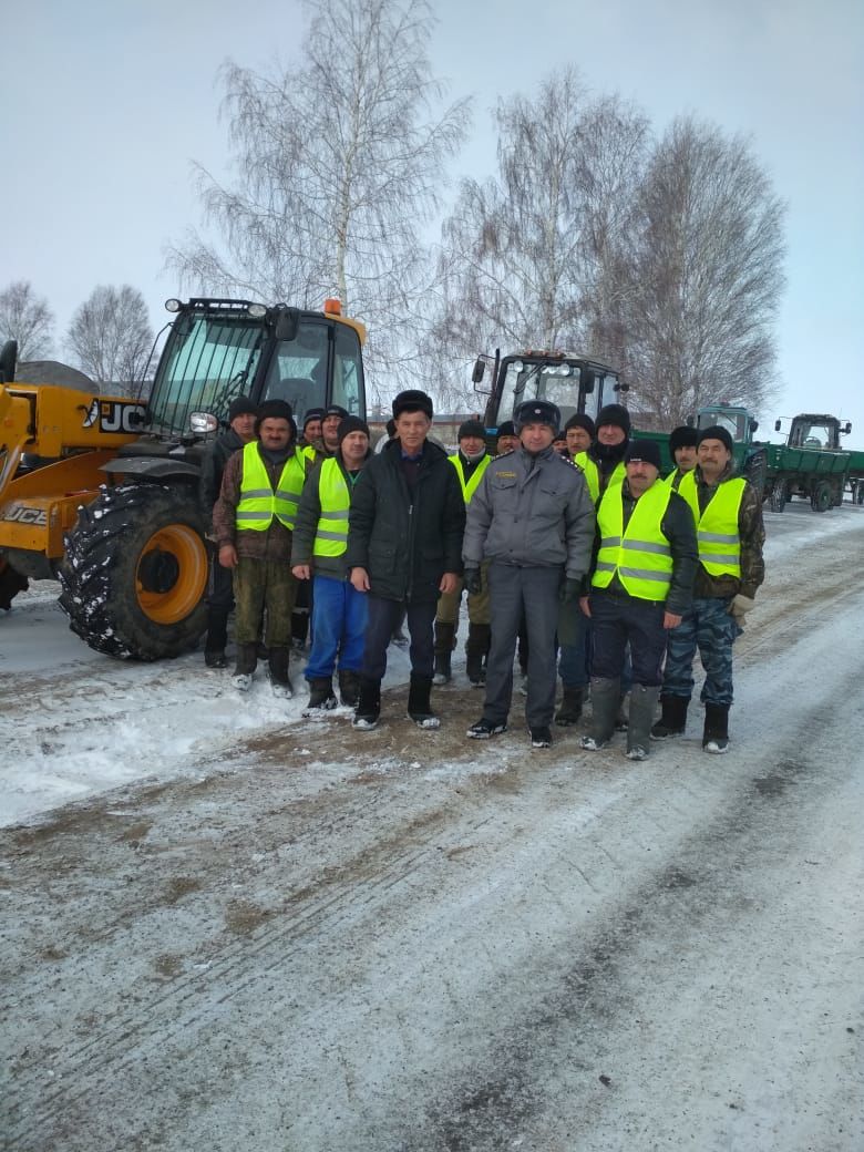 "Смәел"леләрнең техникасы язгы кыр эшләренә әзер (+фото)