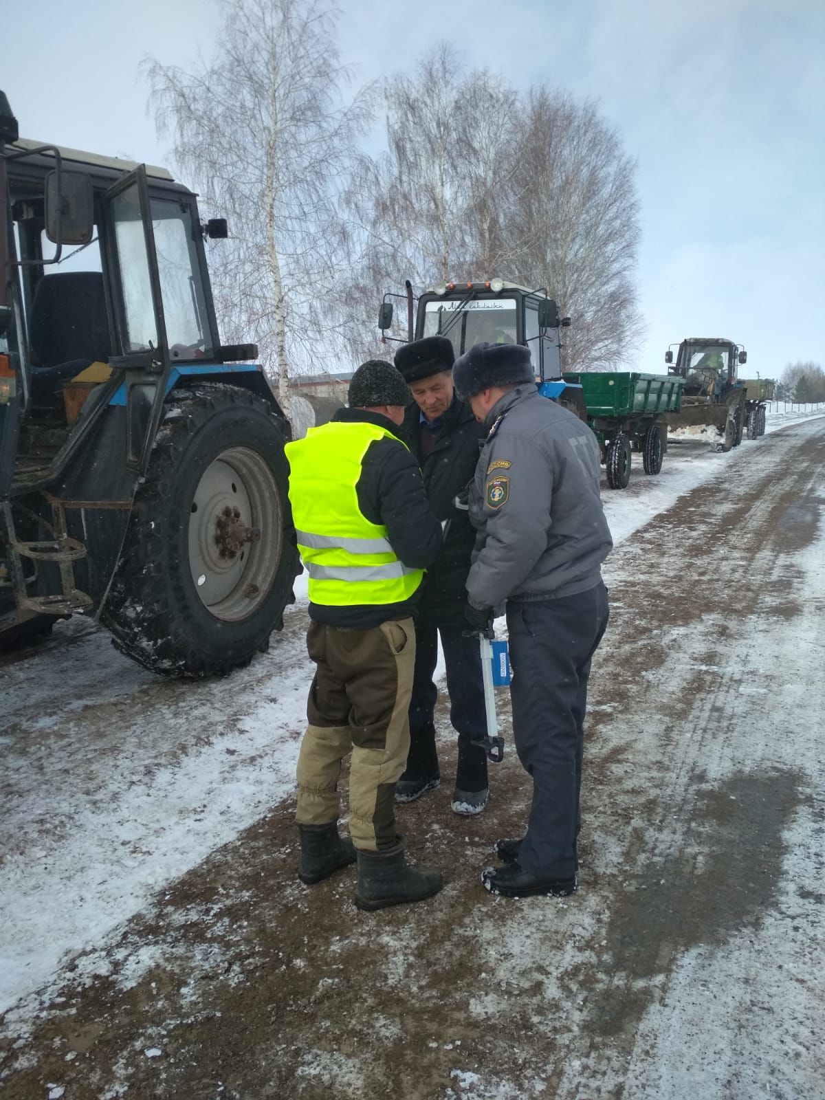 "Смәел"леләрнең техникасы язгы кыр эшләренә әзер (+фото)