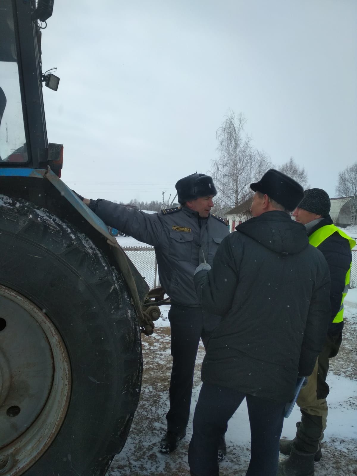 "Смәел"леләрнең техникасы язгы кыр эшләренә әзер (+фото)